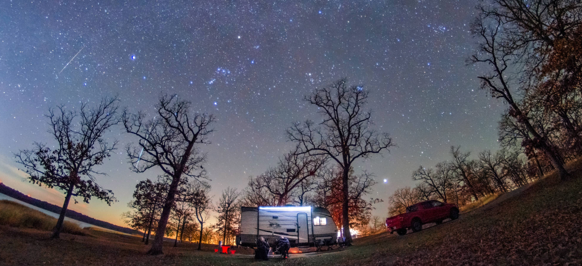 How to Find the Best RV Spots to Stargaze